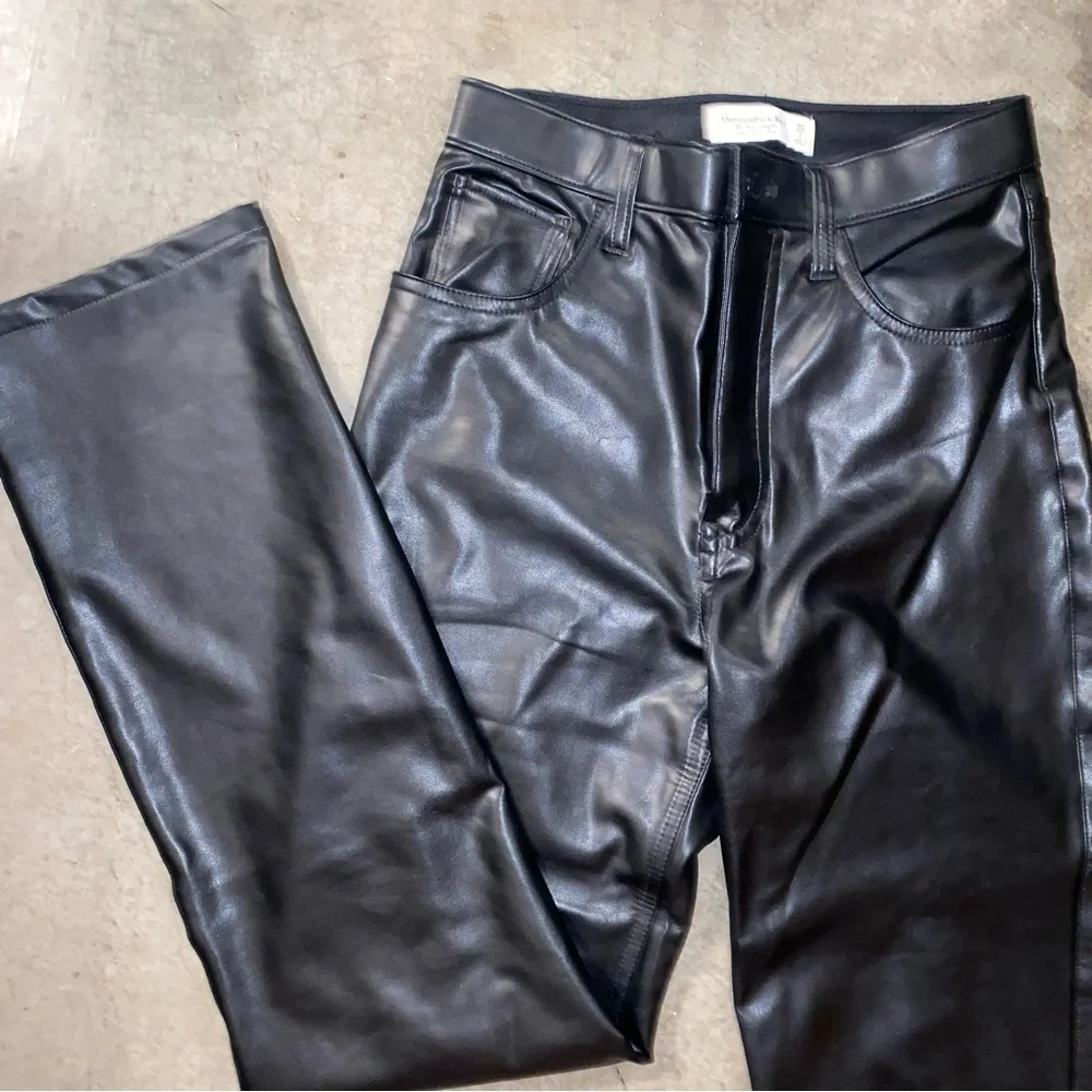 Vegan Leather 90s Straight Ultra High Rise Pant - Picture 7 of 8